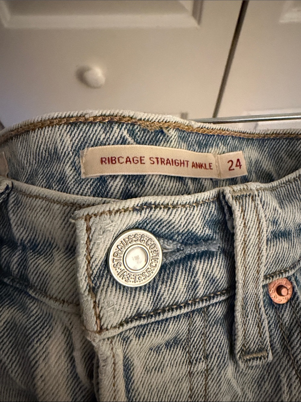 Levi's Jeans - Picture 2 of 4
